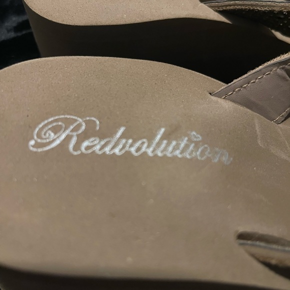 NWOT Redvolution Women’s Size 6 Tan Platform FlipFlops - Picture 3 of 8